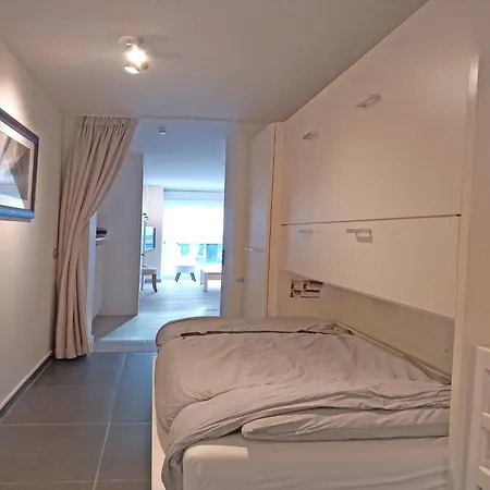 Coastal Family Escape In Knokke-Heist